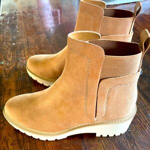 ANA Dorick Cognac.  Woman’s heeled short boots with memory foam size 8.